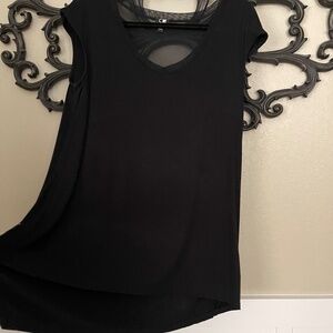 Cable and Gauge V-Neck Short Cap Sleeve Asymmetrical Black Tee Size Large